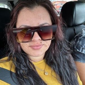 Meet your Posher, Lisney